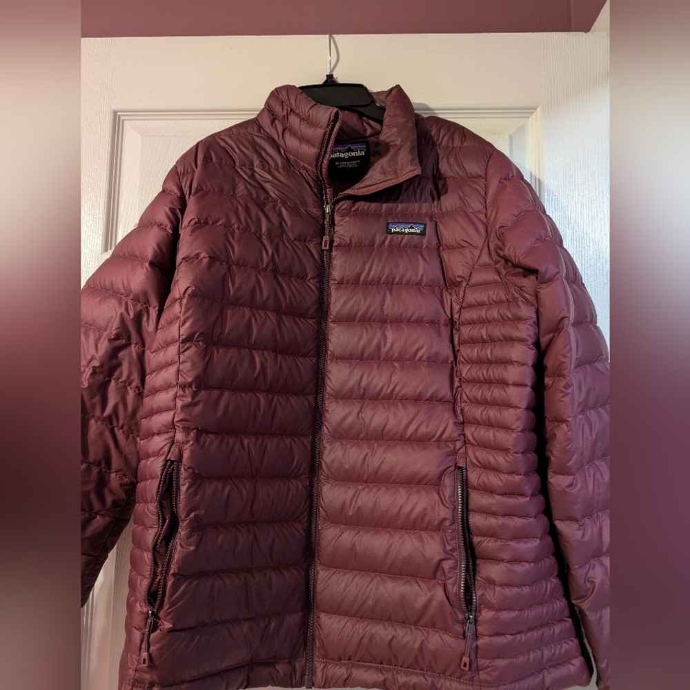 Patagonia Down Sweater Puffer Coat in Maroon/Purple XL